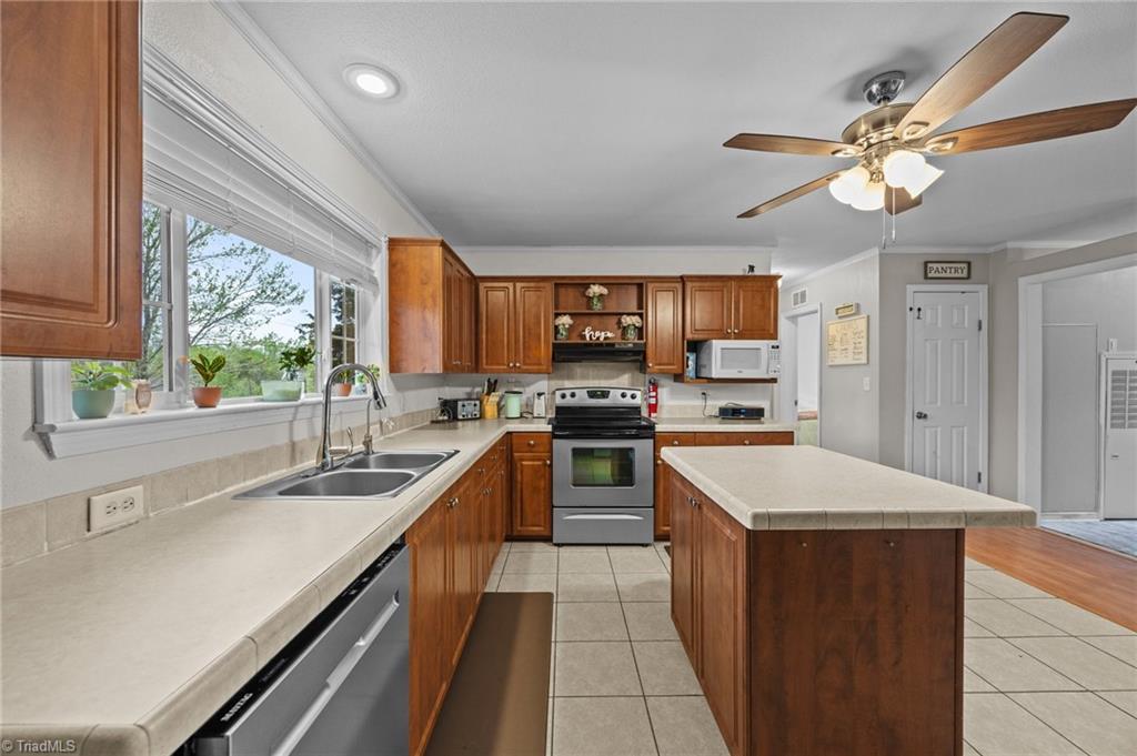9027 Cook Farm Road, Belews Creek, North Carolina image 3