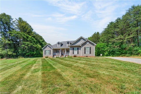 Homes For Sale - 552 Tom Hunter Road<br/> Pilot Mountain, NC 27041