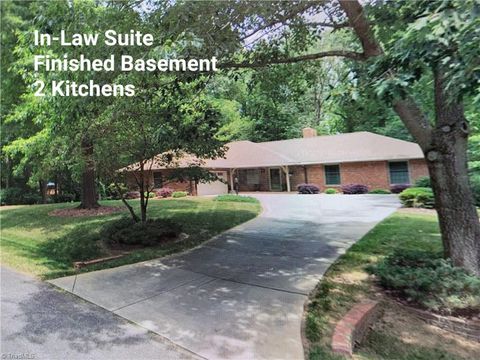 Homes For Sale - 5 Windsor Circle<br/> Thomasville, NC 27360