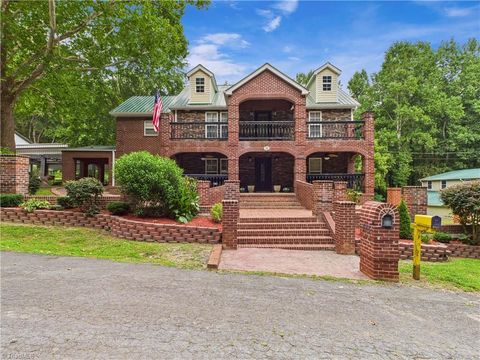 Homes For Sale - 3281/3293 Skyhaven Road<br/> Randleman, NC 27317