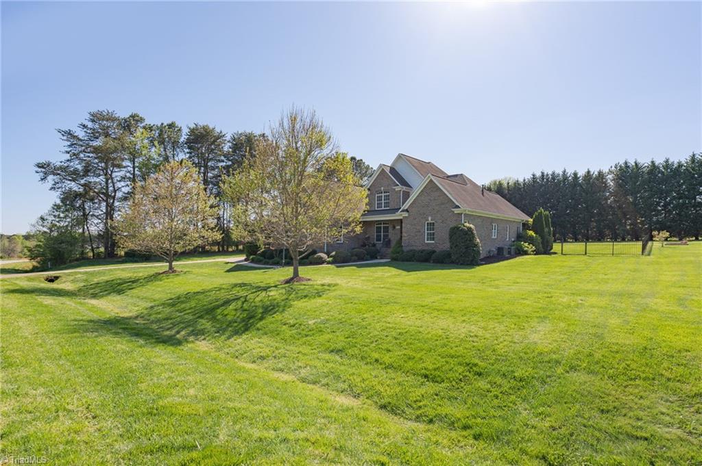 7021 Carriage Cove Drive, Oak Ridge, North Carolina image 3