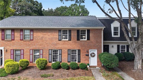 Townhouse For Sale - 4080 Huntingreen Lane #B<br/> Winston-Salem, NC 27106