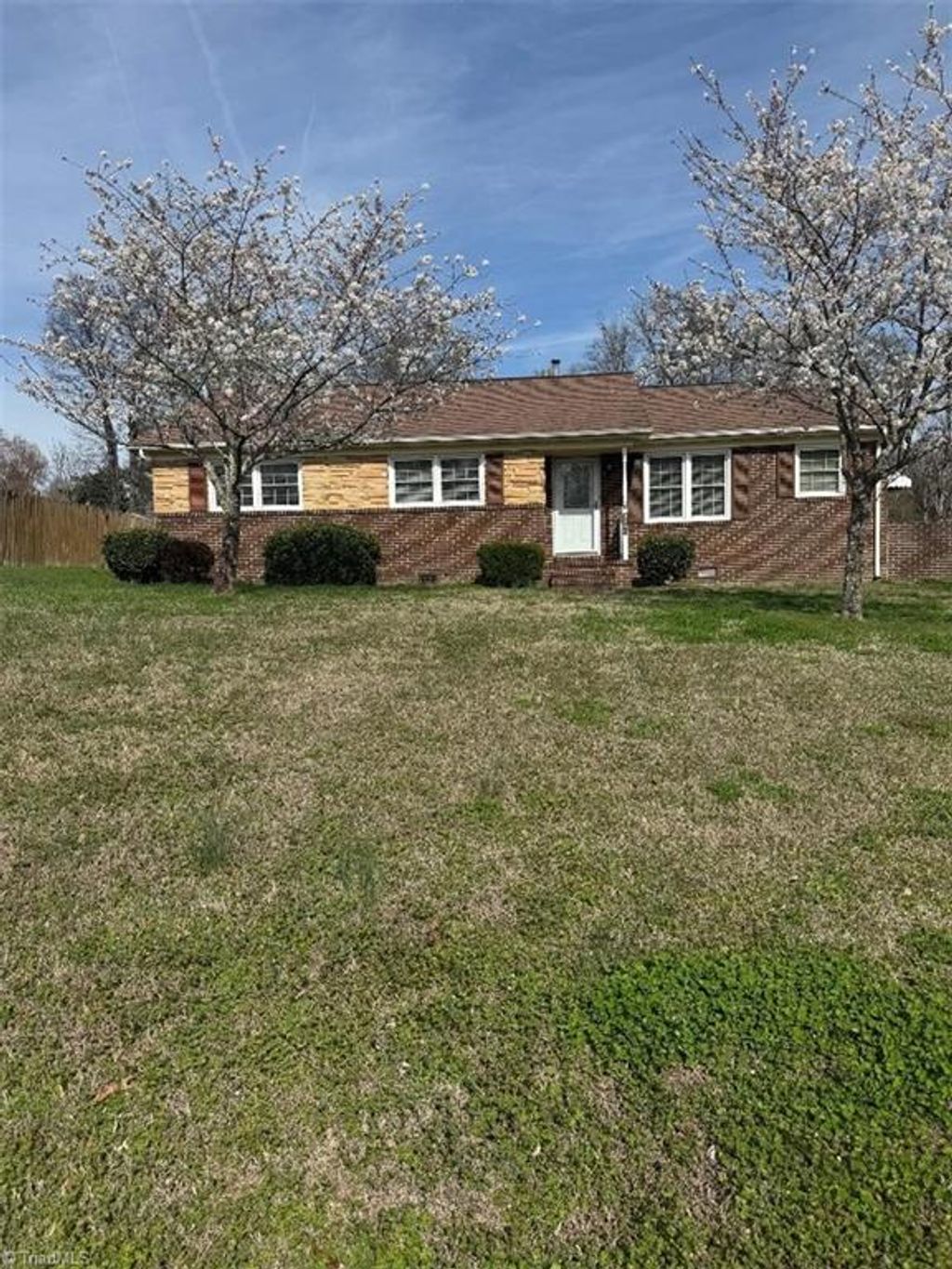 Photo of 3104 Woodview Drive, High Point, NC 27265 (MLS # 1212540)