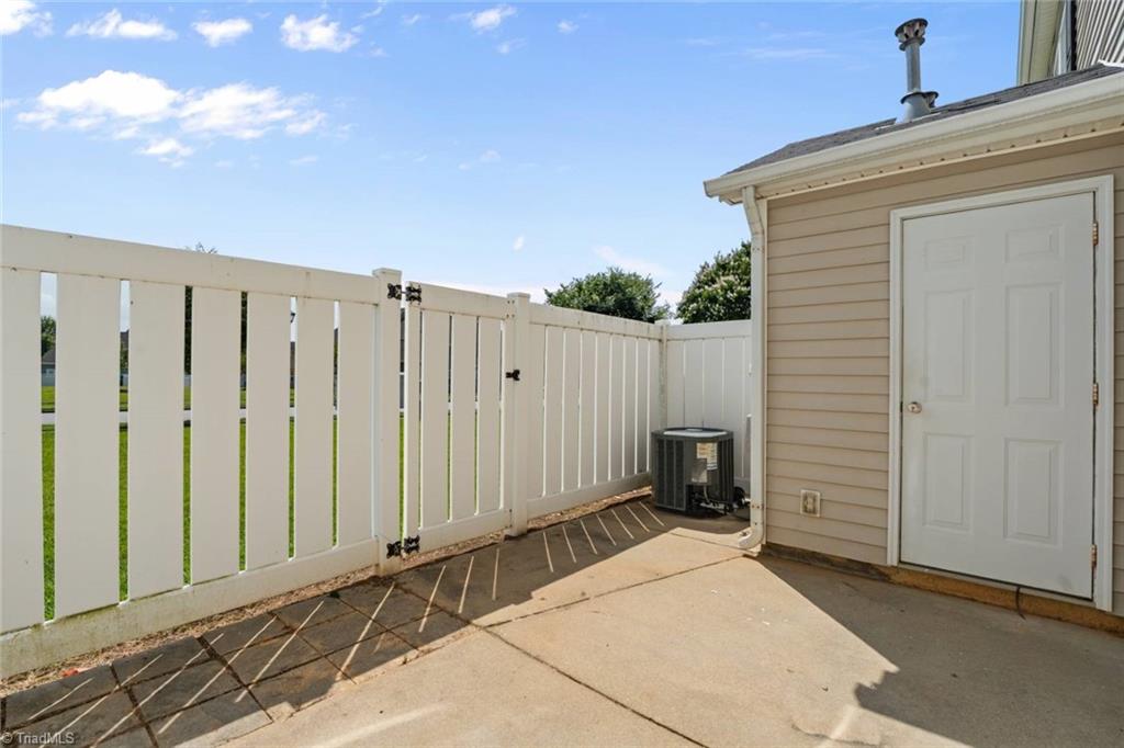 Kernersville, North Carolina 27284, United States, 3 Bedrooms Bedrooms, ,2 BathroomsBathrooms,Residential,Pending,148768