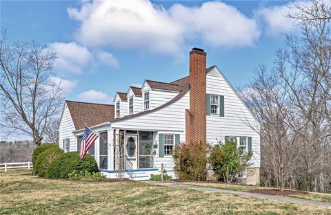 Homes For Sale - 720 Woodland Boulevard<br/> Wilkesboro, NC 28697