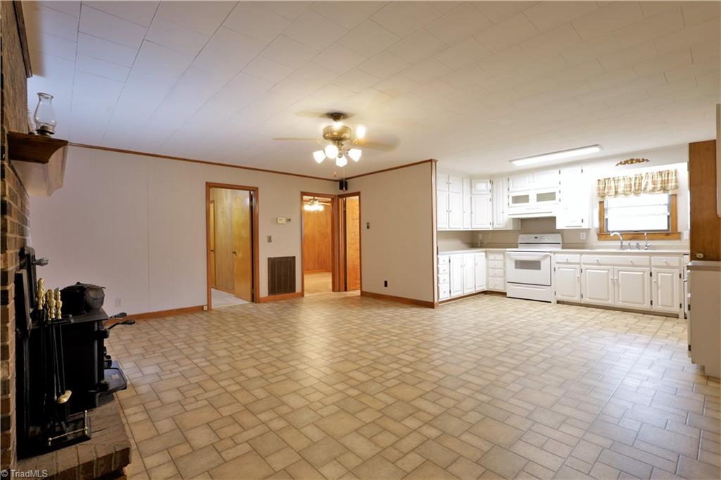 Photo 4 of 28 of 531 Bouldin Road house