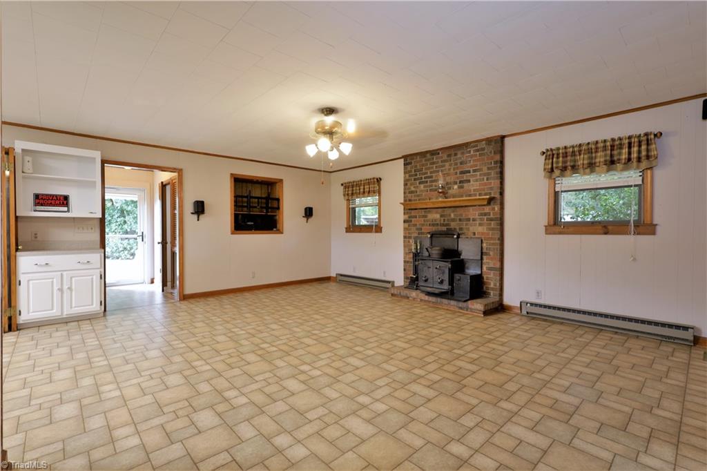 Photo 5 of 28 of 531 Bouldin Road house