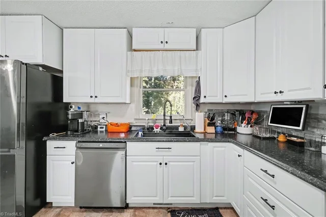 1910 Opal Drive, photo 4 of 25