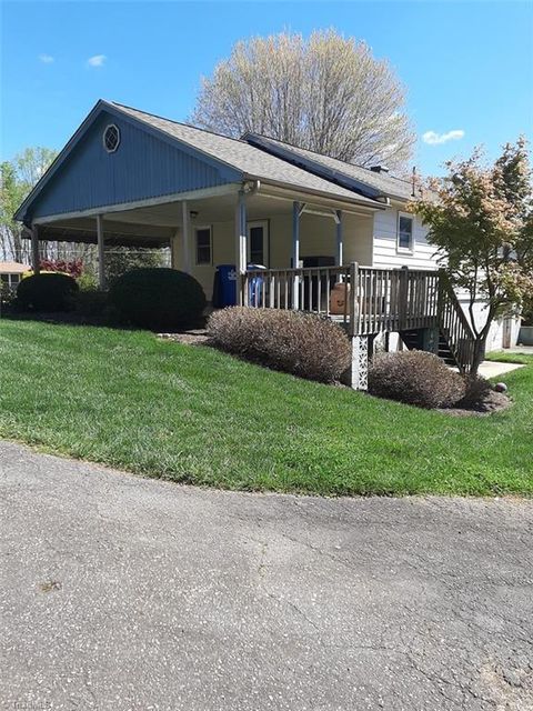 Single Family Residence in Winston Salem NC 136 Morgan Road 13.jpg