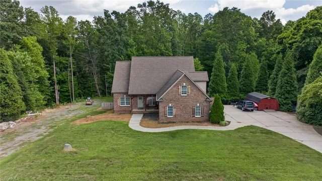 350 Morning Glory Road, photo 4 of 29