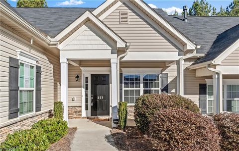 Townhouse For Sale - 227 Hawks Nest Circle<br/> Clemmons, NC 27012