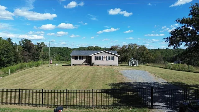 605 Liberty School Road, photo 3 of 25
