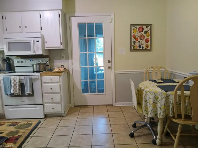 909 S Ridge Court Unit 160, photo 3 of 12