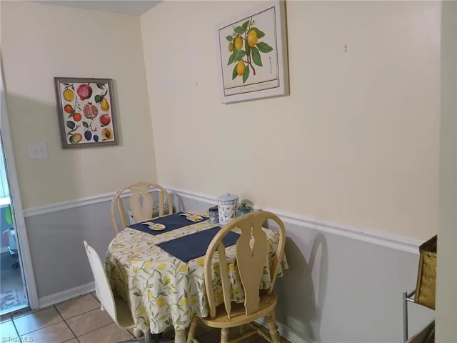 909 S Ridge Court Unit 160, photo 5 of 12