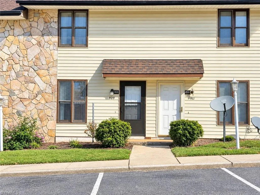 909 S Ridge Court Unit 160, photo 1 of 12