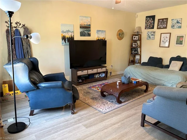 909 S Ridge Court Unit 160, photo 2 of 12