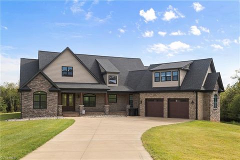 Homes For Sale - 1561 Horseshoe Road<br/> Westfield, NC 27053