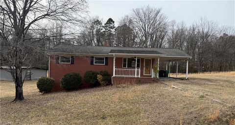 Homes For Sale - 5157 Elmwood Street<br/> Randolph County, Trinity, NC 27370