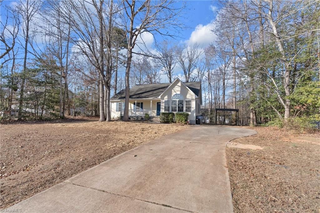 Photo of 2403 Regency Drive, Randleman, NC 27317 (MLS # 1206776)