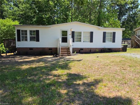 Mobile Home For Sale - 1045 Apple Blossom Lane<br/> Burlington, NC 27217
