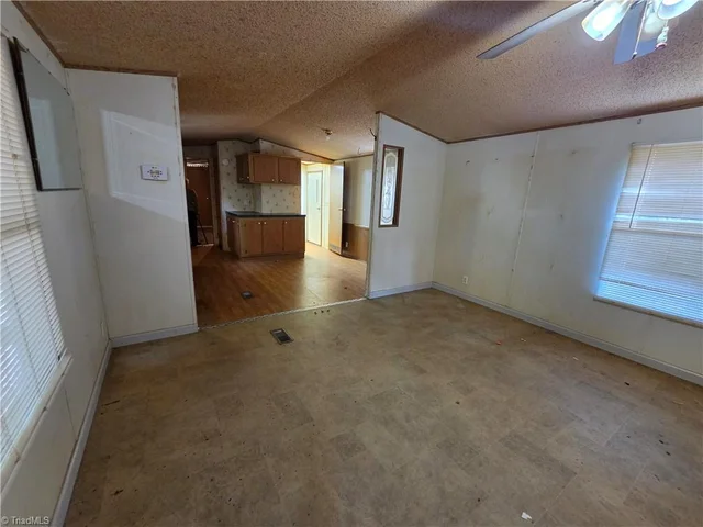 2214 Wow Road, photo 3 of 40