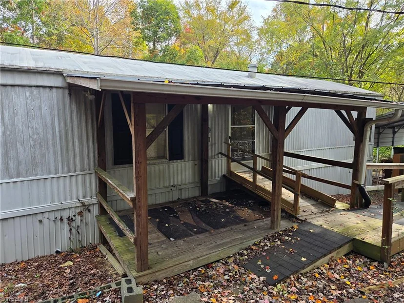 2214 Wow Road, photo 1 of 40