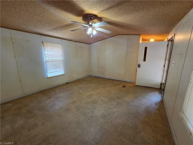 2214 Wow Road, photo 4 of 40