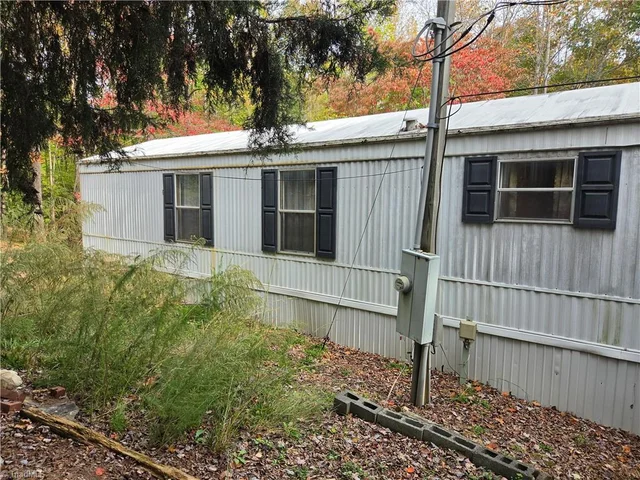 2214 Wow Road, photo 2 of 40