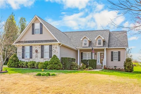 Homes For Sale - 193 Greenfield Road<br/> Davie County, Mocksville, NC 27028