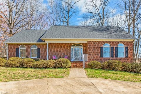 Homes For Sale - 646 Terrace Drive<br/> Lexington, NC 27295