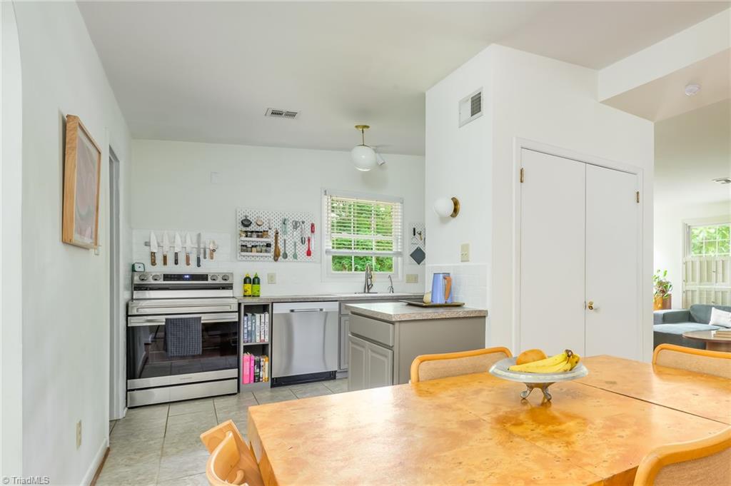 2710 Shady Lawn Drive, Greensboro, North Carolina image 13