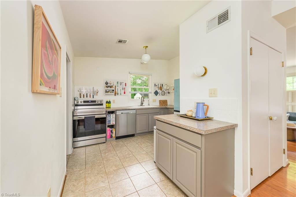2710 Shady Lawn Drive, Greensboro, North Carolina image 10