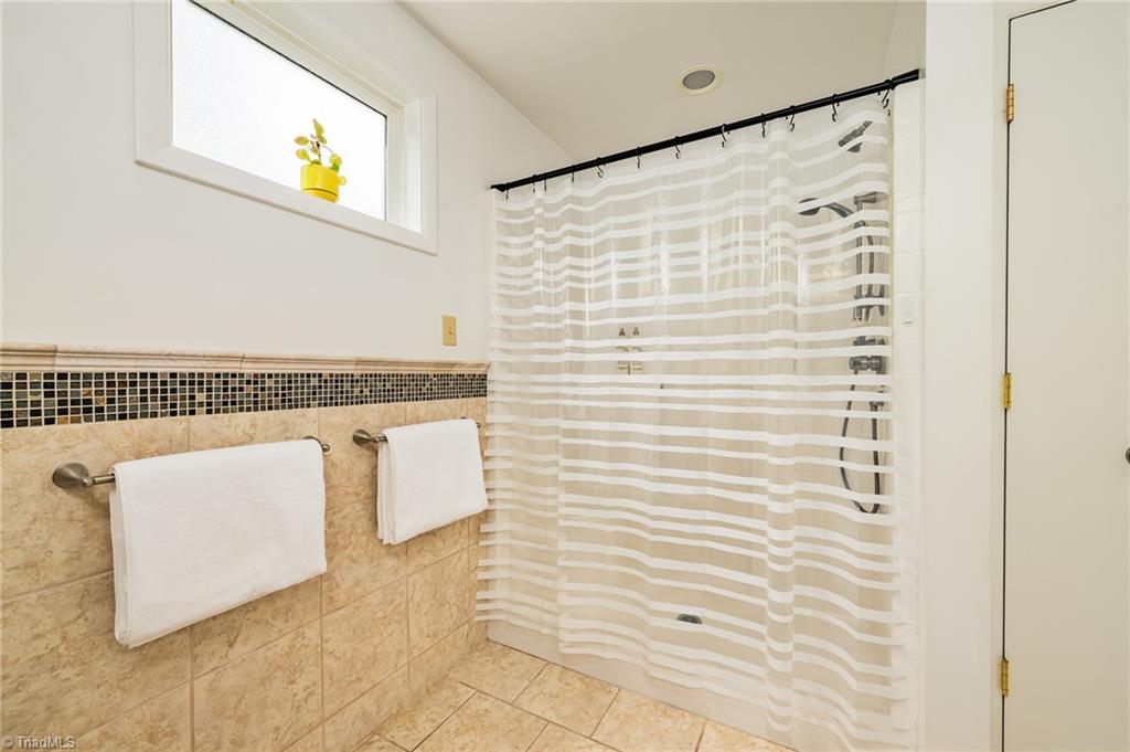 2710 Shady Lawn Drive, Greensboro, North Carolina image 15