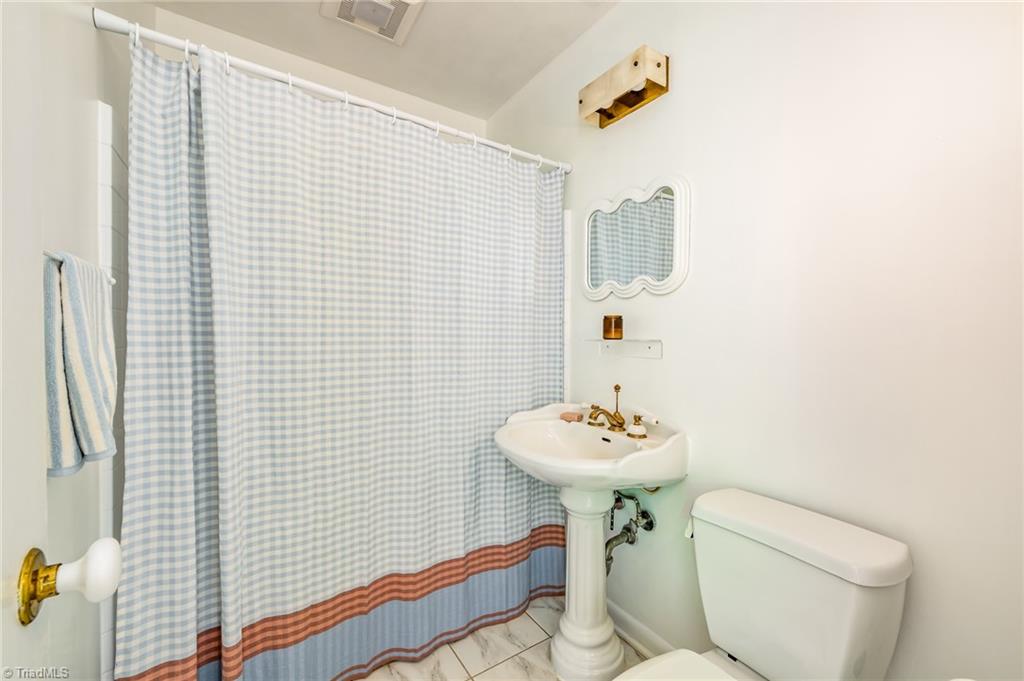 2710 Shady Lawn Drive, Greensboro, North Carolina image 18