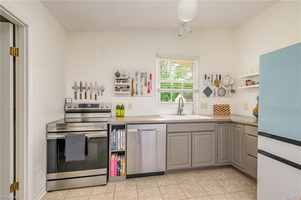 2710 Shady Lawn Drive, Greensboro, North Carolina image 12