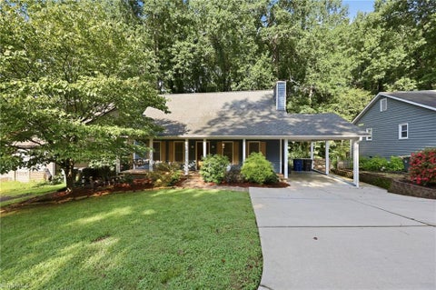 Homes For Sale - 4957 Lochraven Drive<br/> Winston-Salem, NC 27104