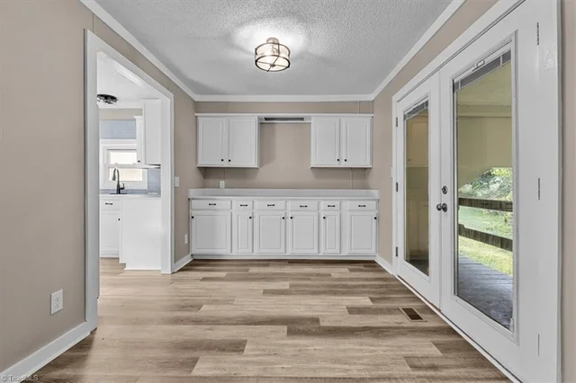 2202 Woodfield Drive, photo 4 of 49