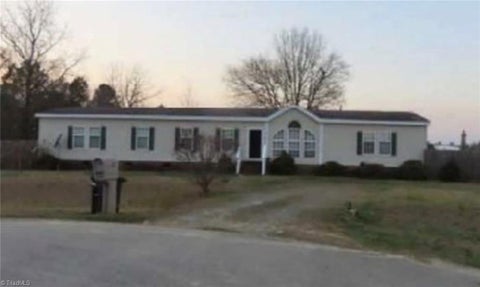 Mobile Home For Sale - 2 Cold Camp Drive<br/> Robeson County, Parkton, NC 28371