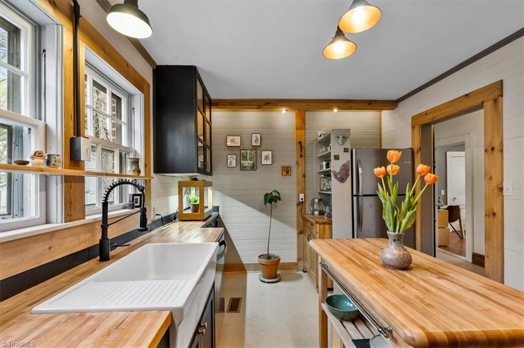 Greensboro, North Carolina 27405, United States, 3 Bedrooms Bedrooms, ,2 BathroomsBathrooms,Residential,Pending,106836