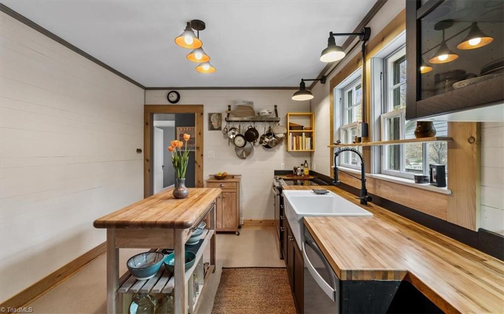 Greensboro, North Carolina 27405, United States, 3 Bedrooms Bedrooms, ,2 BathroomsBathrooms,Residential,Pending,106836