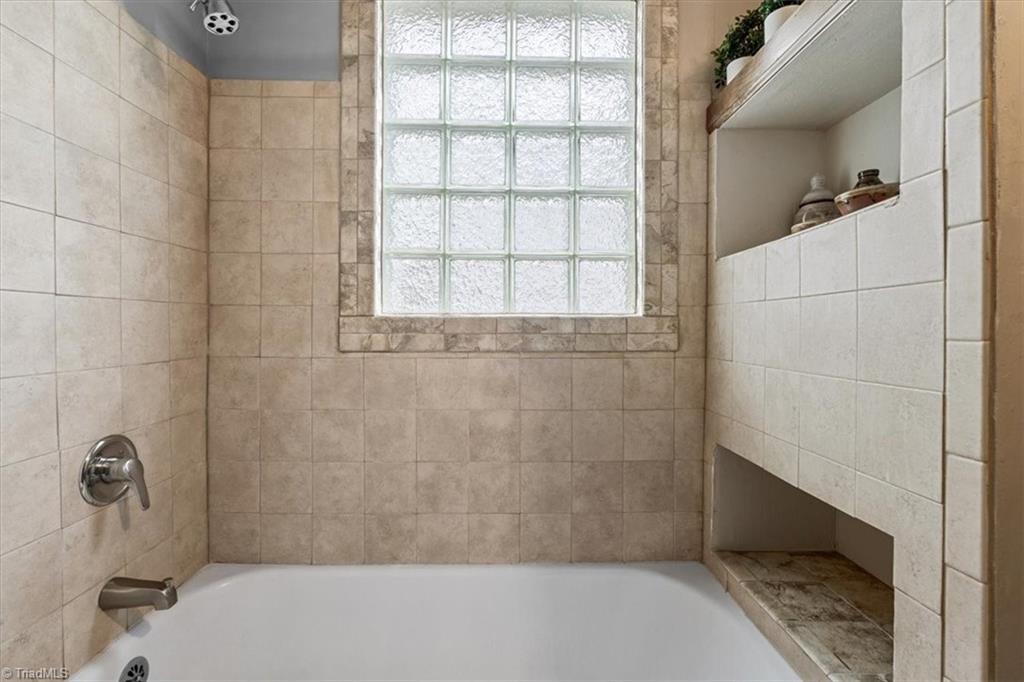 Greensboro, North Carolina 27405, United States, 3 Bedrooms Bedrooms, ,2 BathroomsBathrooms,Residential,Pending,106836