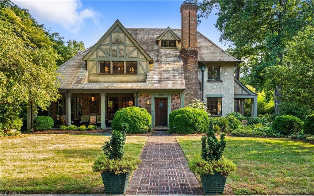 Photo of 207 Hillcrest Drive, High Point, NC 27626 (MLS # 1193846)