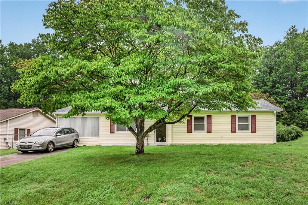 977 Shalimar Drive, Winston-salem, NC, 27107