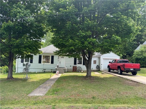 Homes For Sale - 432 Friddle Drive<br/> High Point, NC 27260
