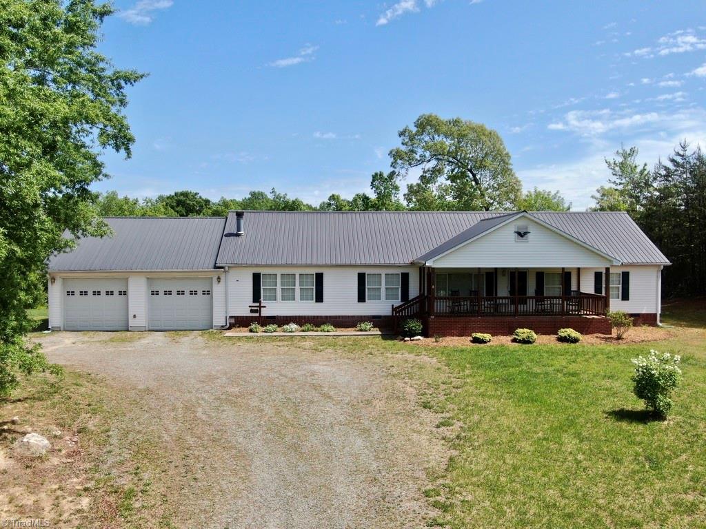 1135 Hunts Grove Lane, Pinnacle, North Carolina image 2