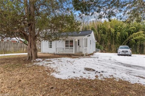 Homes For Sale - 600 Hendrix Street<br/> High Point, NC 27260