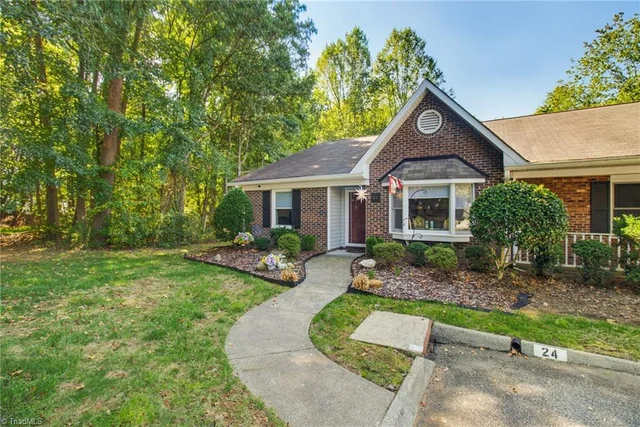 24 Collwood Court, photo 2 of 28