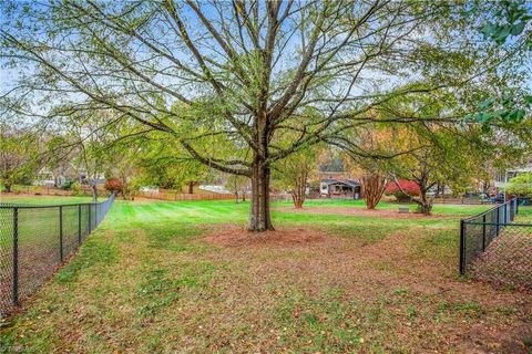 A home in Clemmons