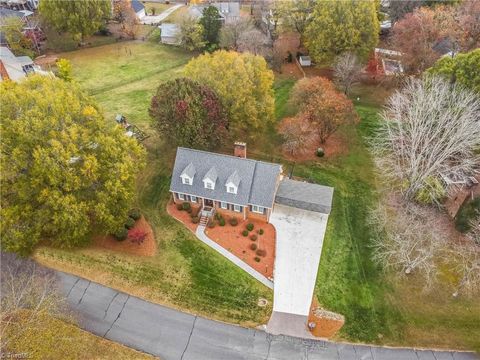 A home in Clemmons