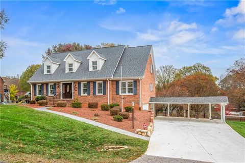 A home in Clemmons